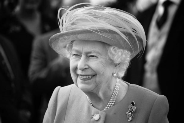 Böyük Britaniya kraliçası II Elizabet vəfat edib 
